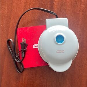 Dash Mini Waffle Maker -Snowman